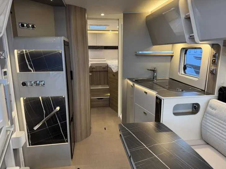 Fahrzeugbild Bürstner Lyseo I 727 G #25