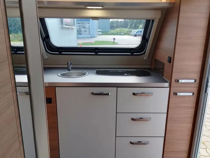 Fahrzeugbild Weinsberg CaraOne 390 PUH Hubbett; Markise #6