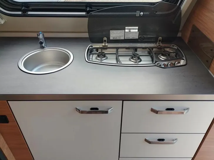 Fahrzeugbild Weinsberg CaraOne 390 PUH Hubbett; Markise #9