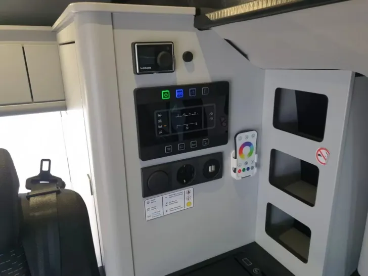 Fahrzeugbild VanTourer Urban COMFORT aus Vermietflotte #14