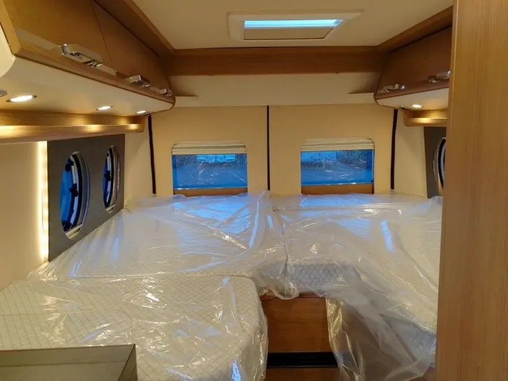 Fahrzeugbild Malibu Van first class - two rooms 640 LE RB #9