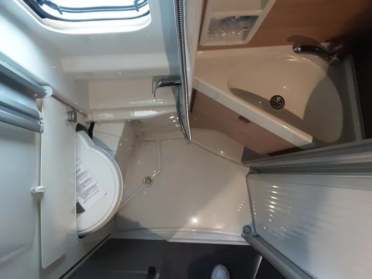 Fahrzeugbild Malibu Van first class - two rooms coupe 640 LE RB #15