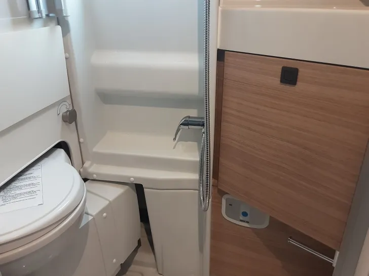 Fahrzeugbild Malibu Van first class - two rooms coupe 640 LE RB #16
