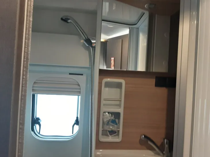 Fahrzeugbild Malibu Van first class - two rooms coupe 640 LE RB #18