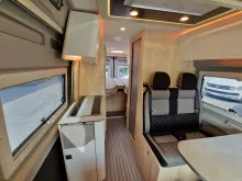 Fahrzeugbild Clever SELECT LINE Runner Längsbetten #33