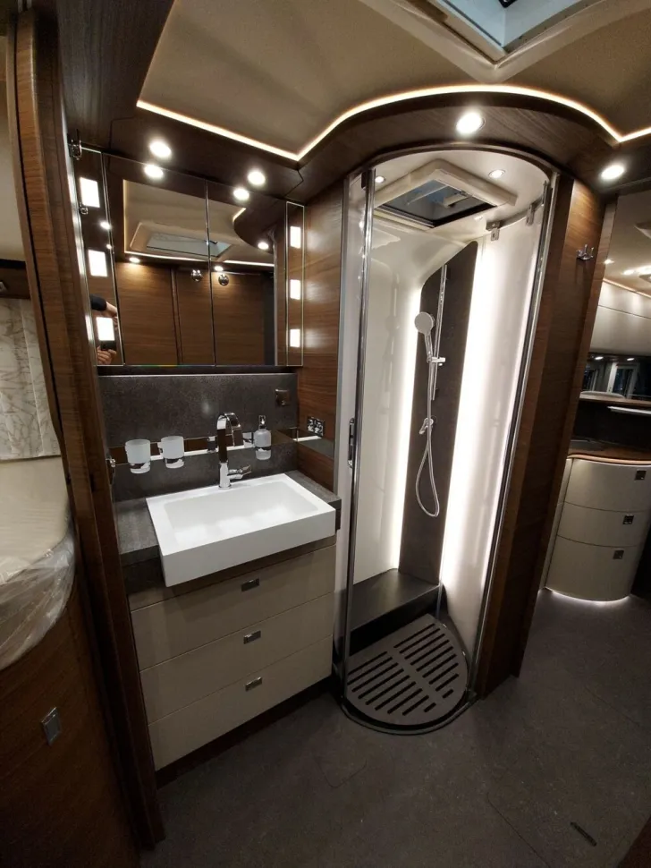 Fahrzeugbild Carthago chic c-line I 5.9 XL LE #15