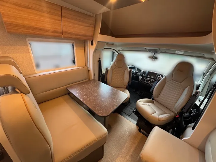 Fahrzeugbild Bürstner B66 690 TD Sondermodell *Automatik* #4