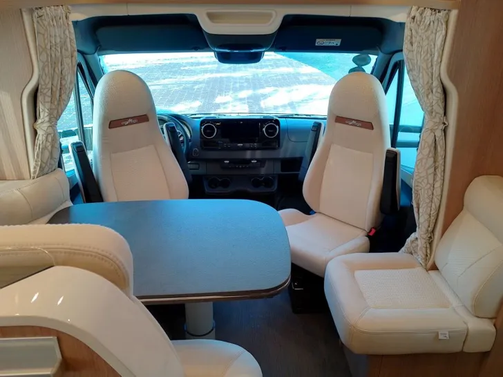 Fahrzeugbild Carthago c-tourer T 145 RB LE aus Vermietflotte #6