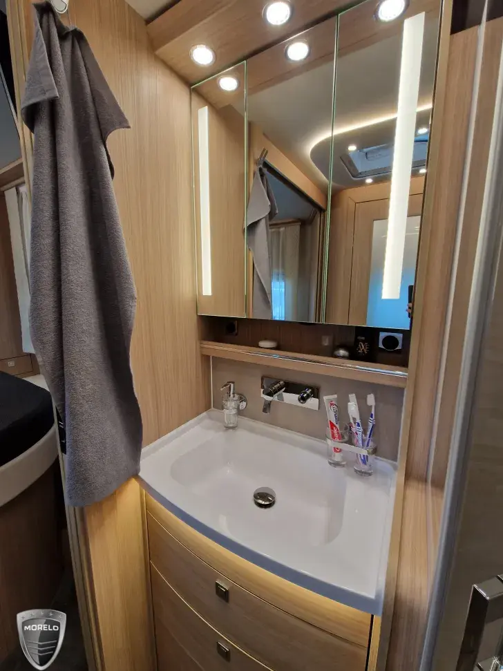 Fahrzeugbild Morelo Palace 90 M mit Qeens-Bett #11