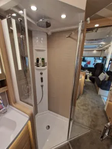 Fahrzeugbild Morelo Palace 90 M mit Qeens-Bett #13