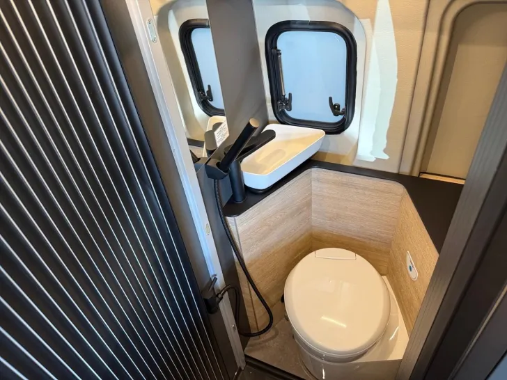Fahrzeugbild Dethleffs Globetrail 540 DR Fiat sofort verfügbar! #25