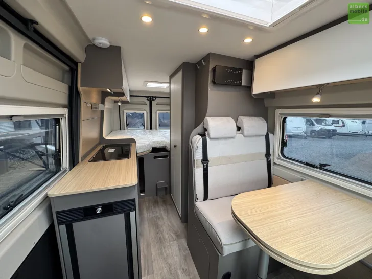 Fahrzeugbild LMC Innovan 640 Einzelbetten Schwarz Markise #12