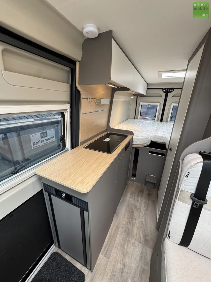 Fahrzeugbild LMC Innovan 640 Einzelbetten Schwarz Markise #13