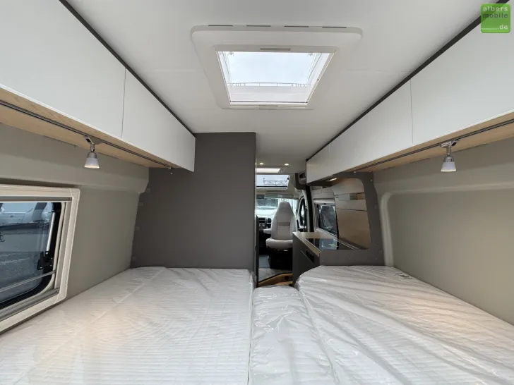 Fahrzeugbild LMC Innovan 640 Einzelbetten Schwarz Markise #22