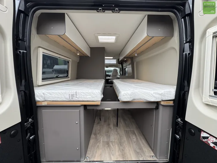 Fahrzeugbild LMC Innovan 640 Einzelbetten Schwarz Markise #23