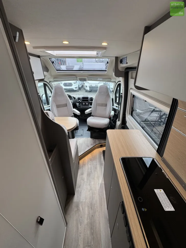 Fahrzeugbild LMC Innovan 640 Einzelbetten Schwarz Markise #25