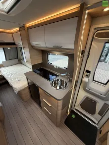 Fahrzeugbild Knaus Südwind BLACK SELECTION 460 EU Einzelbetten 2026 #13