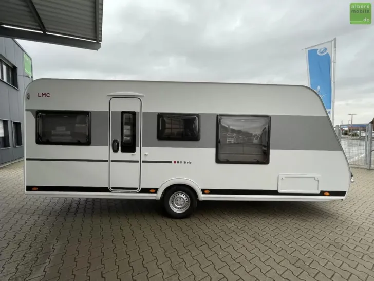 Fahrzeugbild LMC Style 450 D Queensbett Dusche 1800kg #3