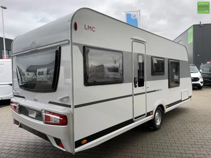 Fahrzeugbild LMC Style 450 D Queensbett Dusche 1800kg #4