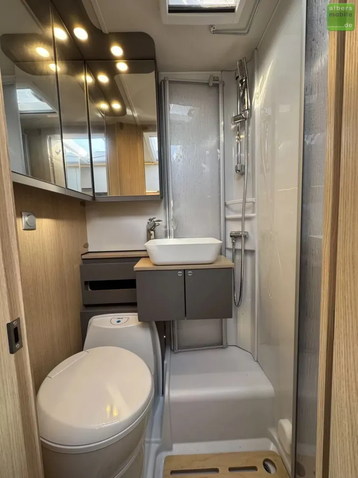 Fahrzeugbild LMC Tourer Lift H 664 G Automatik Navi Einzelbetten #19