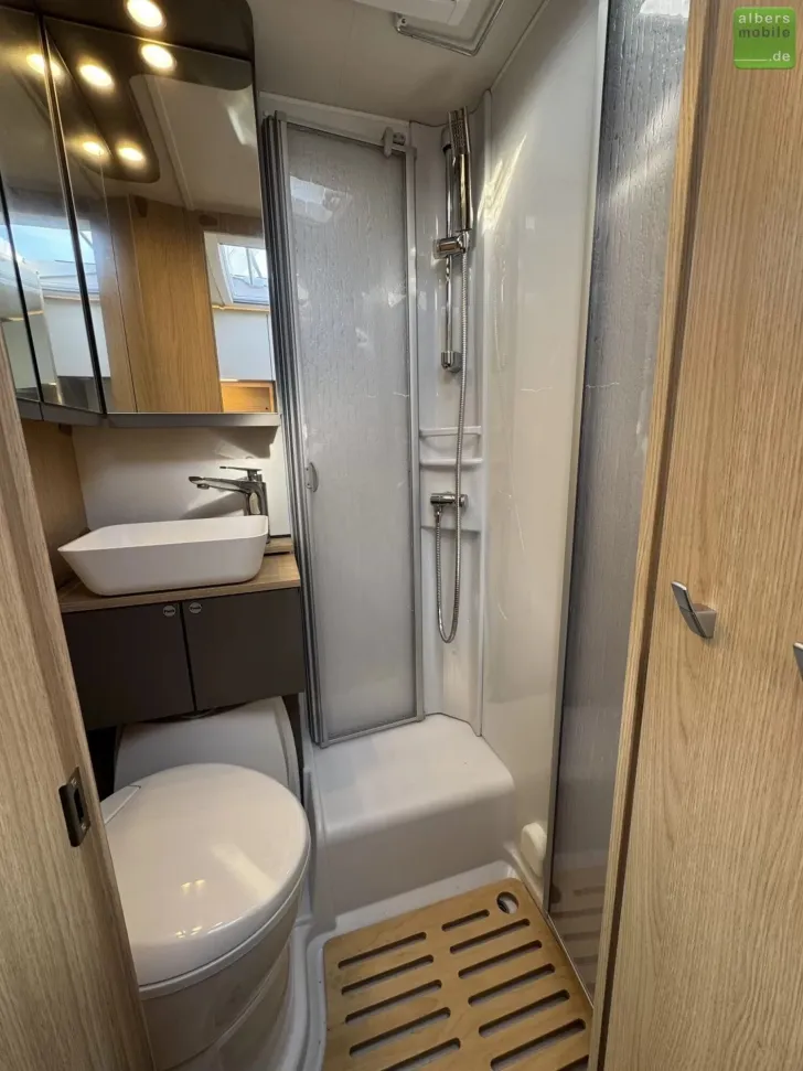Fahrzeugbild LMC Tourer Lift H 664 G Automatik Navi Einzelbetten #20