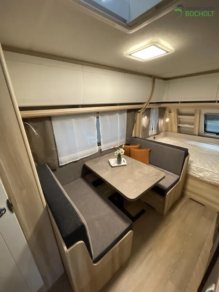 Fahrzeugbild Hobby De Luxe 490 KMF Modell 2026 / 1800 kg #9