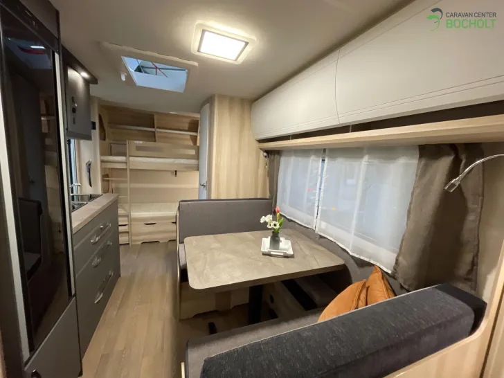 Fahrzeugbild Hobby De Luxe 490 KMF Modell 2026 / 1800 kg #16