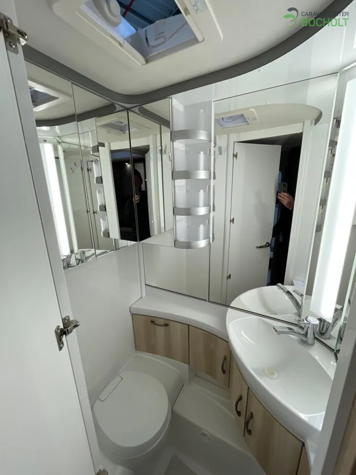 Fahrzeugbild Hobby De Luxe 490 KMF Modell 2026 / 1800 kg #17