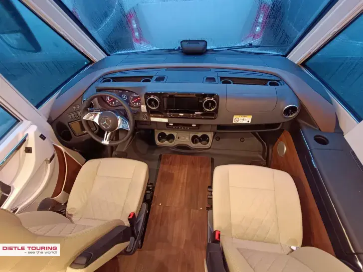 Fahrzeugbild Carthago chic e-line I 50 LE DA Mercedes #5