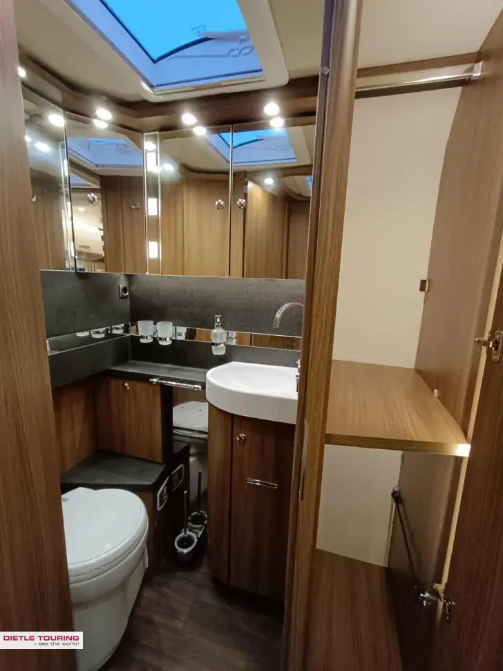 Fahrzeugbild Carthago chic e-line I 50 LE DA Mercedes #13