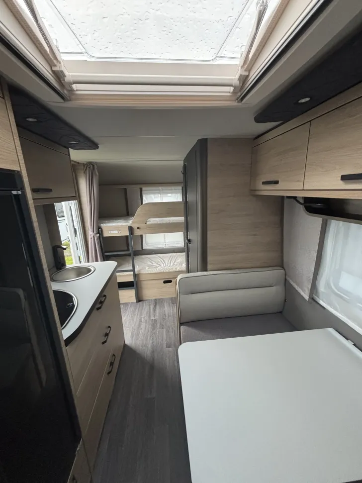 Fahrzeugbild Weinsberg CaraOne 500 FDK 1700 kg, Deckenschränke #6