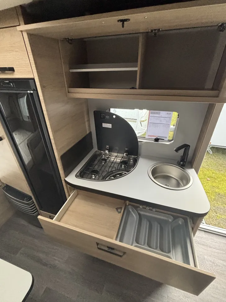 Fahrzeugbild Weinsberg CaraOne 500 FDK 1700 kg, Deckenschränke #8