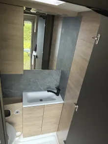 Fahrzeugbild Weinsberg CaraOne 500 FDK 1700 kg, Deckenschränke #10