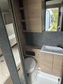 Fahrzeugbild Weinsberg CaraOne 500 FDK 1700 kg, Deckenschränke #11