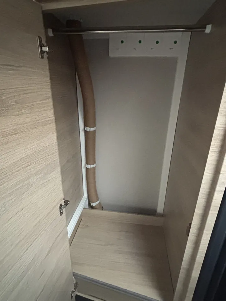 Fahrzeugbild Weinsberg CaraOne 500 FDK 1700 kg, Deckenschränke #14