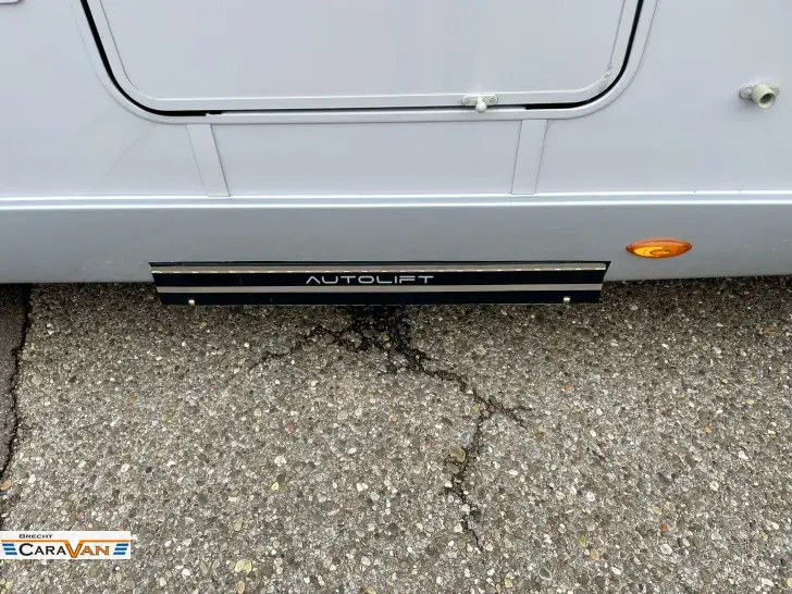 Fahrzeugbild Across Car Aero 689 CDH barrierefrei mit Kassettenlift #18