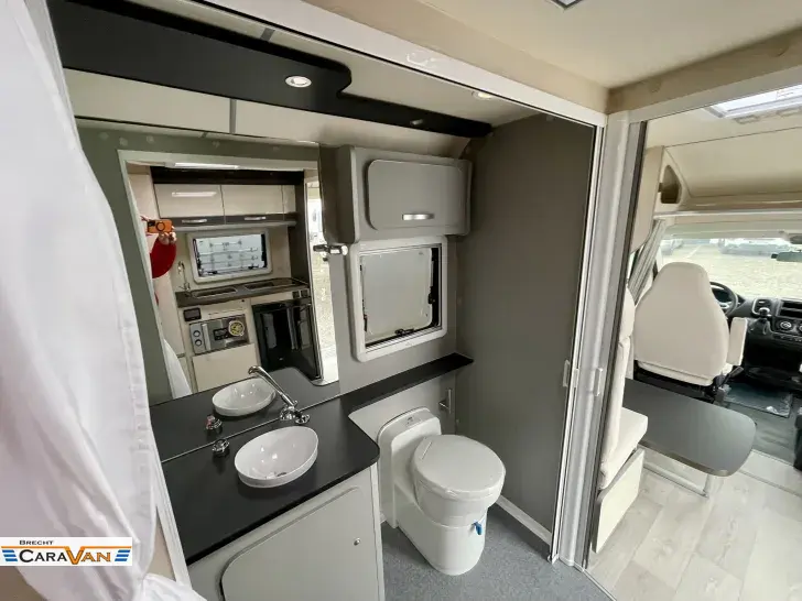 Fahrzeugbild Across Car Aero 689 CDH barrierefrei mit Kassettenlift #12