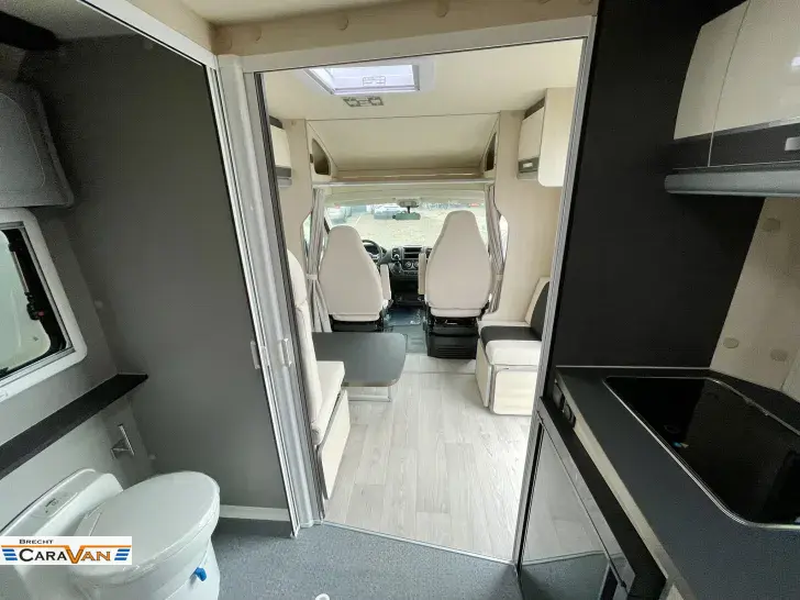 Fahrzeugbild Across Car Aero 689 CDH barrierefrei mit Kassettenlift #13