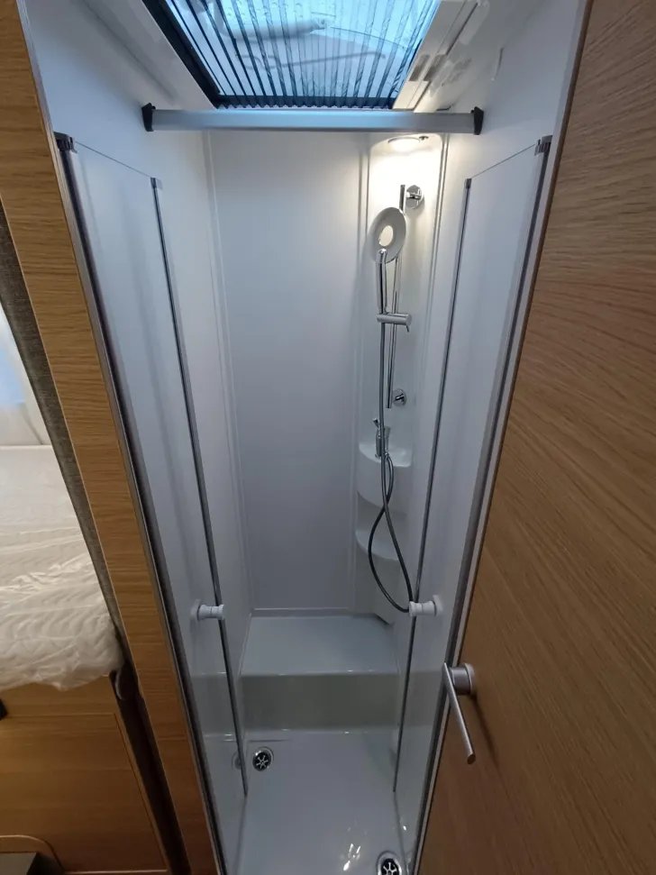 Fahrzeugbild Adria Matrix 60Y 670 SL Jubilee Combi 6E, Modell 26 #12