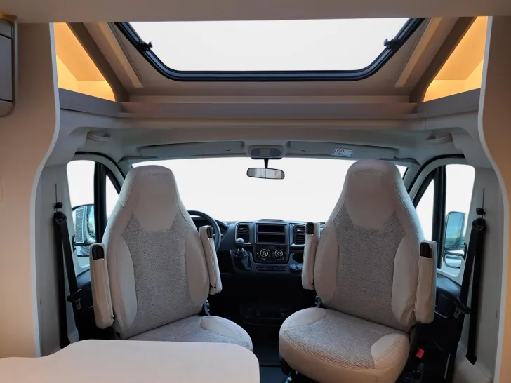 Fahrzeugbild Carado T 447 Pro+ Hubbett, TV, Sat, Solar #12