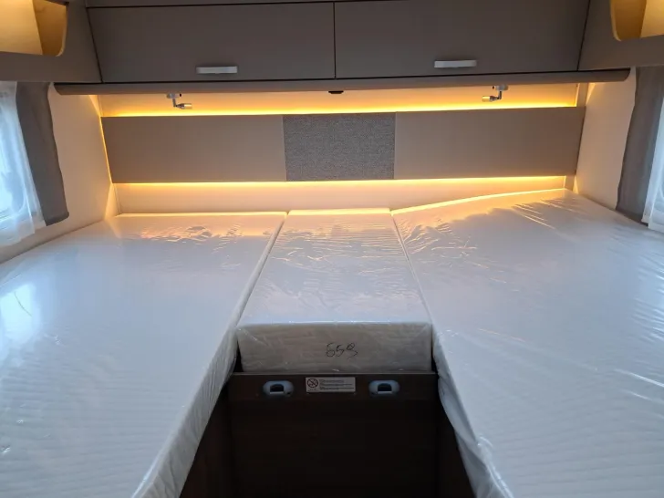 Fahrzeugbild Carado T 447 Pro+ Hubbett, TV, Sat, Solar #17