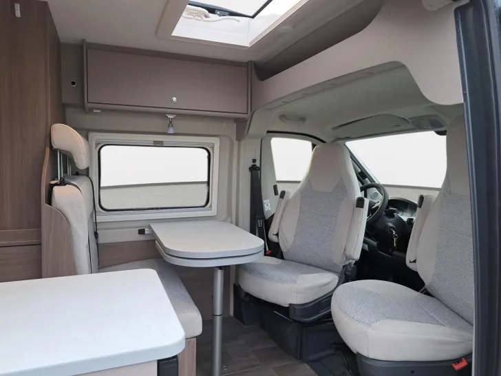 Fahrzeugbild Carado pro CV 640 Automatik, Solar, Rahmenfenster #8