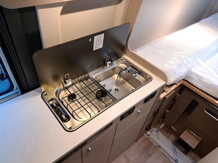 Fahrzeugbild Carado pro CV 640 Automatik, Solar, Rahmenfenster #13