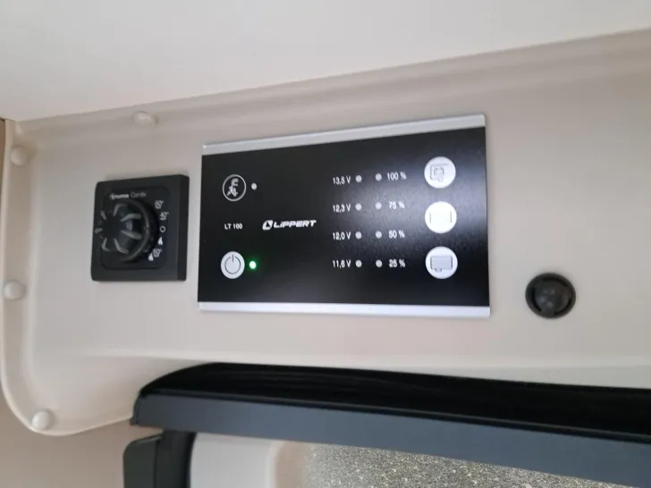 Fahrzeugbild Carado pro CV 640 Automatik, Solar, Rahmenfenster #14