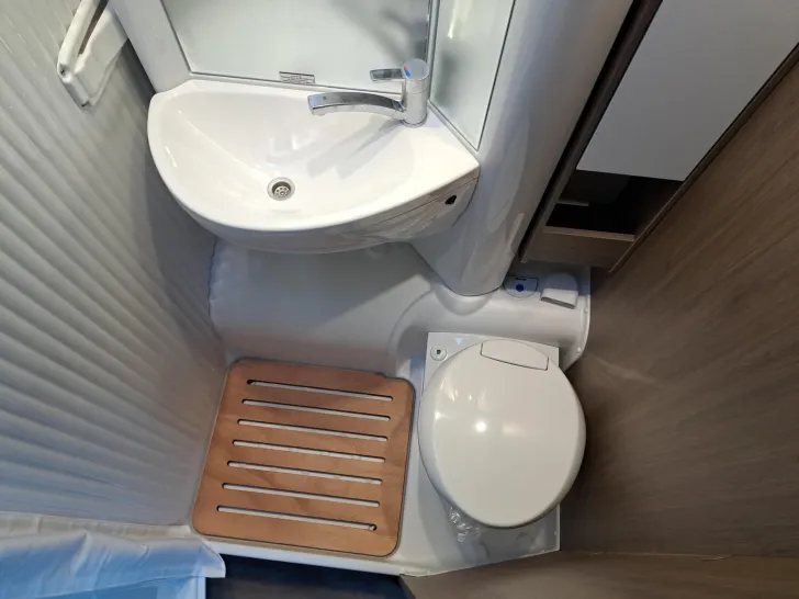 Fahrzeugbild Carado V 337 Pro+ Automatik, Solar, TV-Paket #17