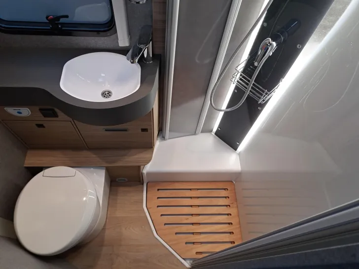 Fahrzeugbild Dethleffs Trend Active T 6817 EB Hubbett, Chassispaket #18