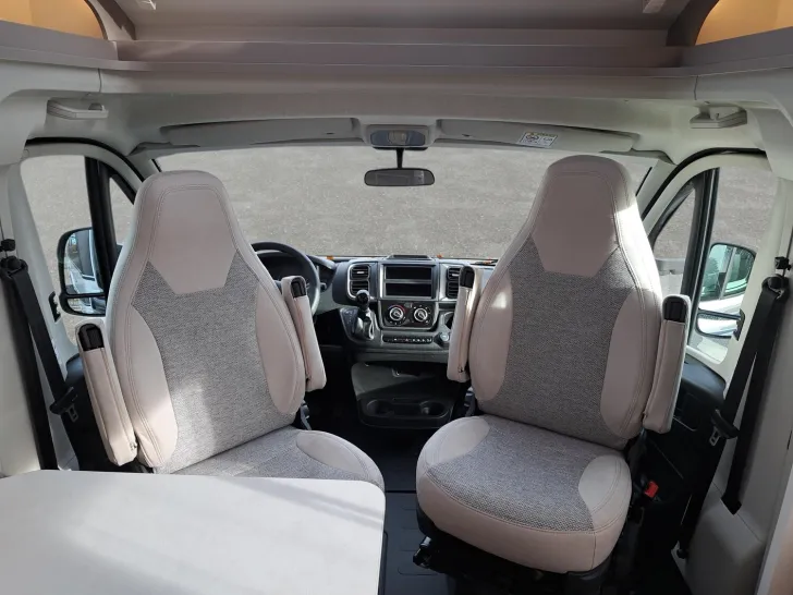 Fahrzeugbild Carado T 448 Pro+ Automatik, Solar, 3. Bett #8