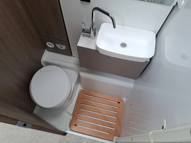 Fahrzeugbild Carado T 448 Pro+ Automatik, Solar, 3. Bett #16