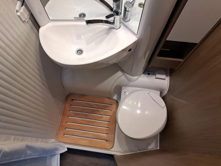 Fahrzeugbild Carado V 347 Pro+ Automatik, Solar, LTE, TV #17
