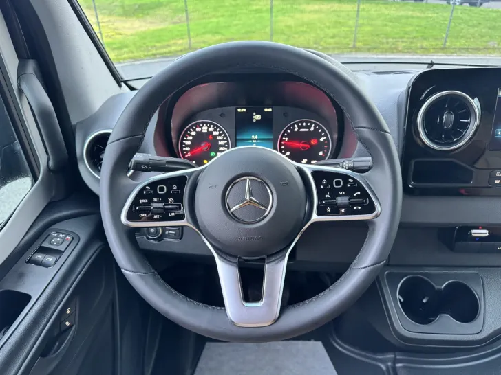Fahrzeugbild Clever Aventuro 600 Mercedes 190 PS #12